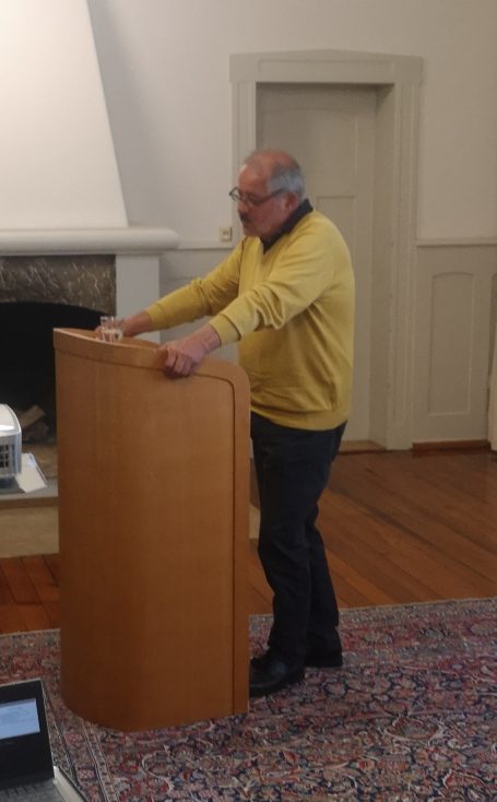 Willfried Bussohn referiert über seine Recherchen der Euthanasie-Opfer im Ortsteil Istein.
